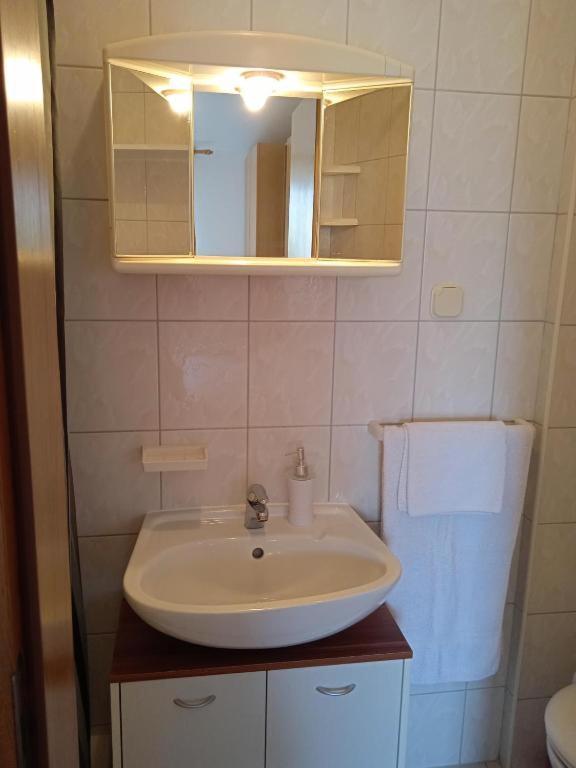 Apartments Dario Krk Town Bagian luar foto