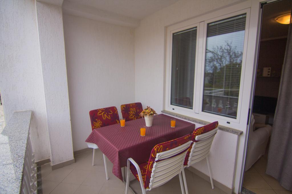 Apartments Dario Krk Town Bagian luar foto