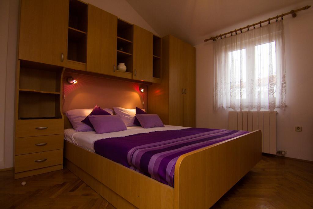 Apartments Dario Krk Town Bagian luar foto